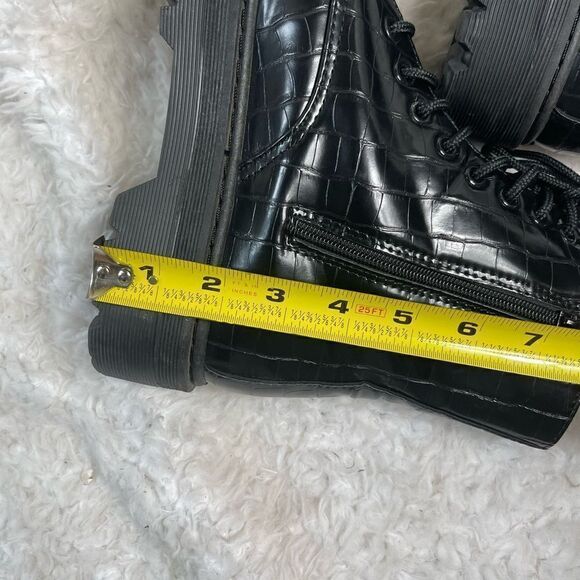 Qupid Black Croc print lace up Combat boots chunky soles side zipper EUR SZ40 - Picture 9 of 12